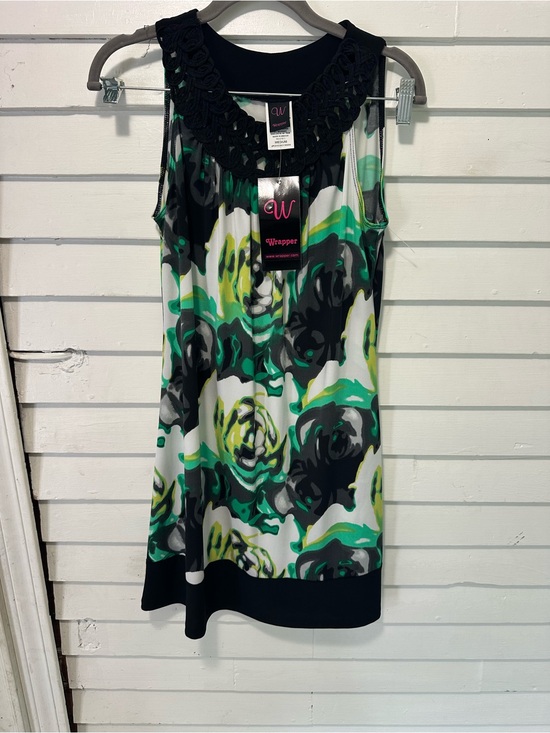 Wrapper Dresses & Skirts - Wrapper Sleeveless Floral Shift Dress in Black & Green NWT